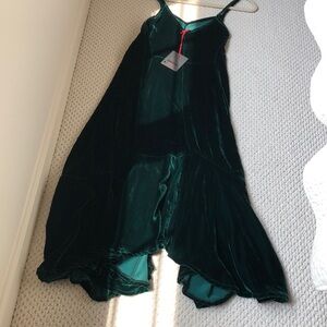 New with tags Elegant Green Velvet Dress